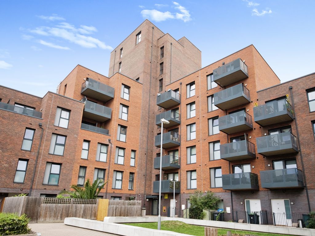 2 bed flat for sale in Watermill Lane, Edmonton N18, £325,000 Zoopla