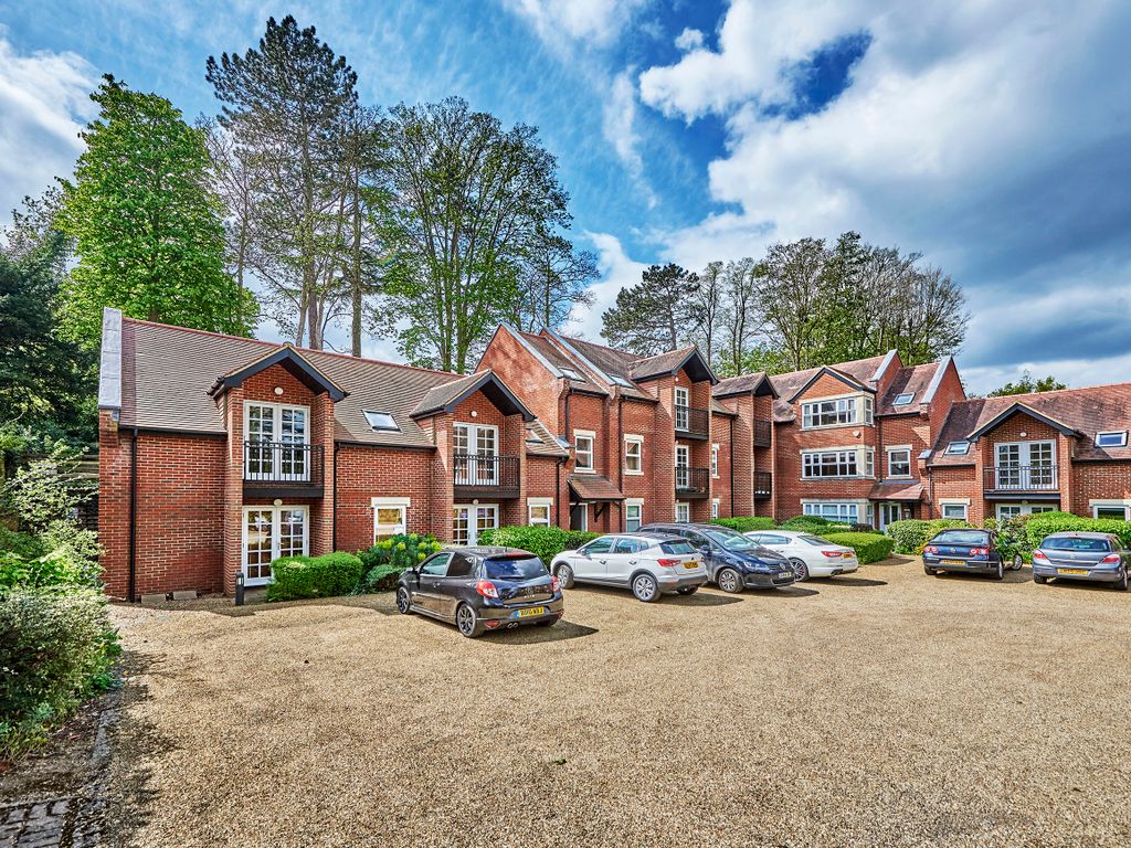 2 bed flat to rent in Trevelyan Place, St Stephens Hill, St Albans