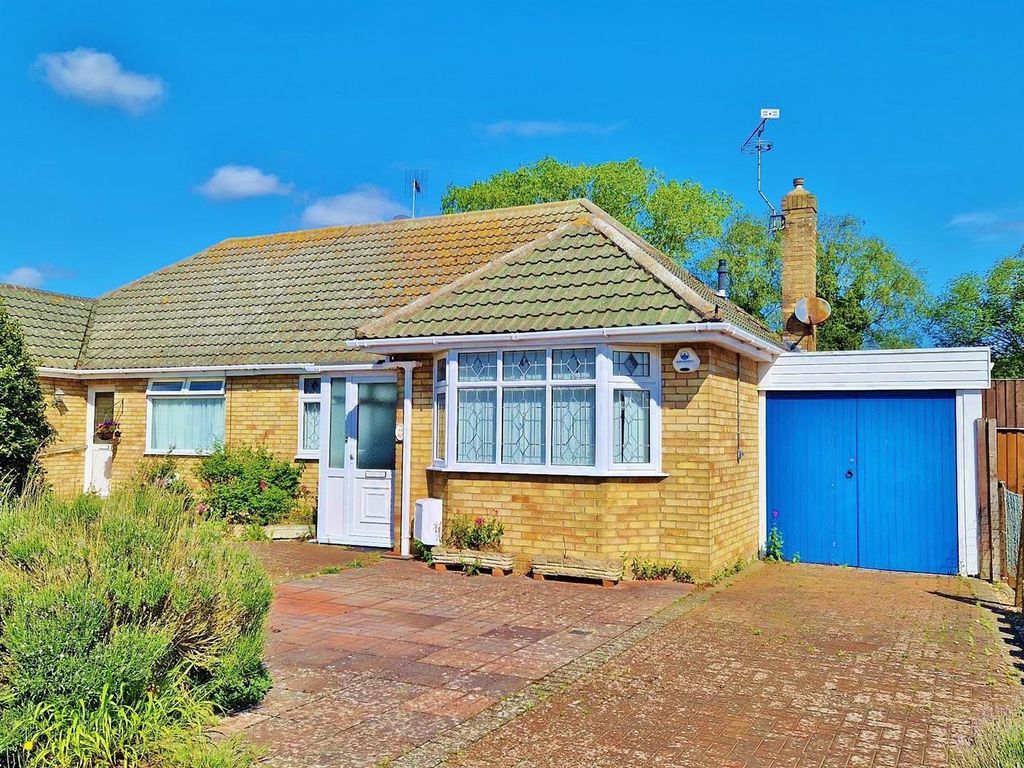 2 bed semidetached bungalow for sale in Walden Way, FrintonOnSea