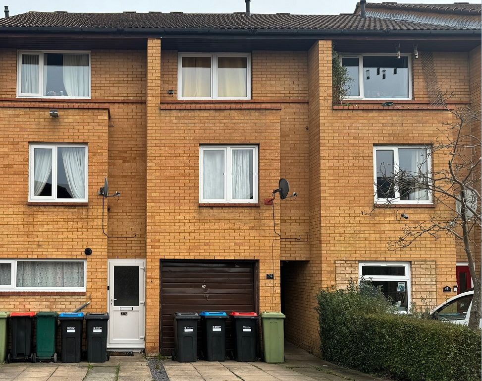 3 bed terraced house for sale in Shackleton Place, Oldbrook, Milton