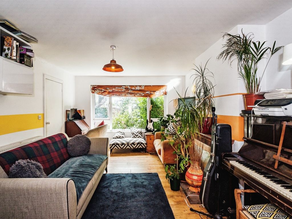 4 bed semidetached house for sale in Beach Green, ShorehamBySea BN43