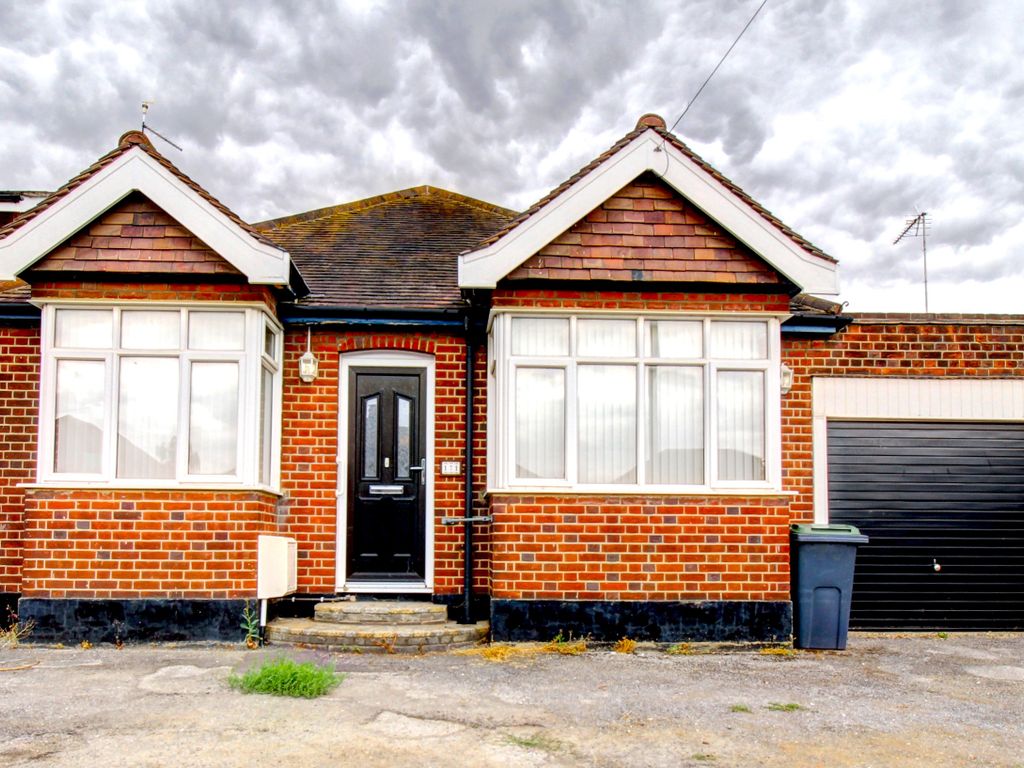 3 bed detached bungalow for sale in North Crescent, SouthendOnSea SS2