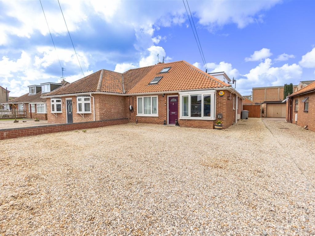 4 bed property for sale in Falcon Road East, Sprowston, Norwich NR7