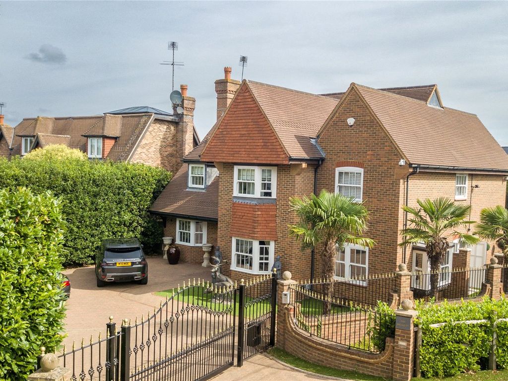 5 bed detached house for sale in St. James Road, Goffs Oak, Waltham