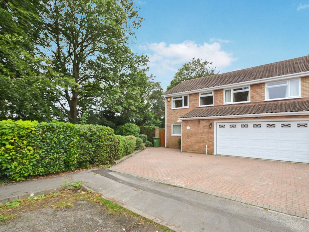 4 bed detached house for sale in Willow Close, Little Paxton, St. Neots