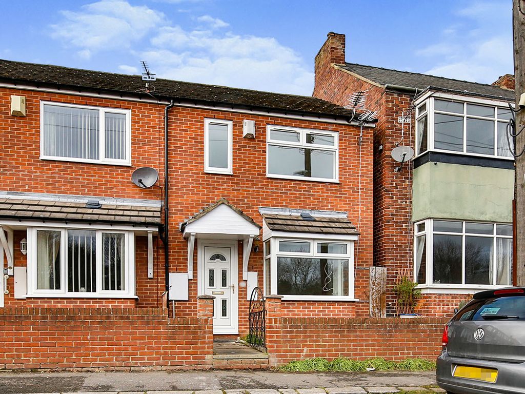 New home, 3 bed end terrace house for sale in Station Avenue, Brandon