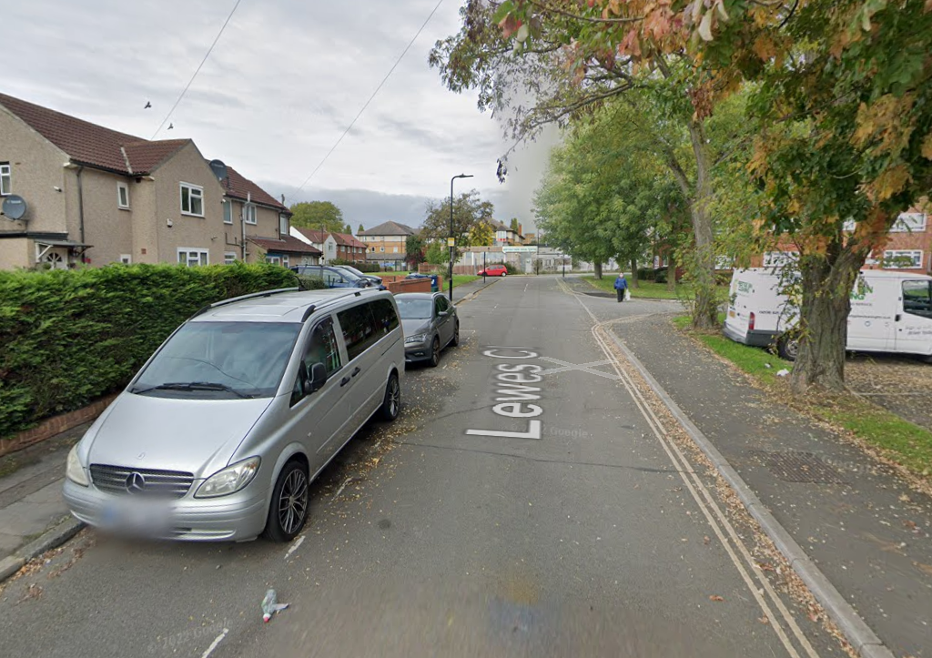 1 bed flat to rent in Lewes Close, Northolt, Greater London UB5, £1,350