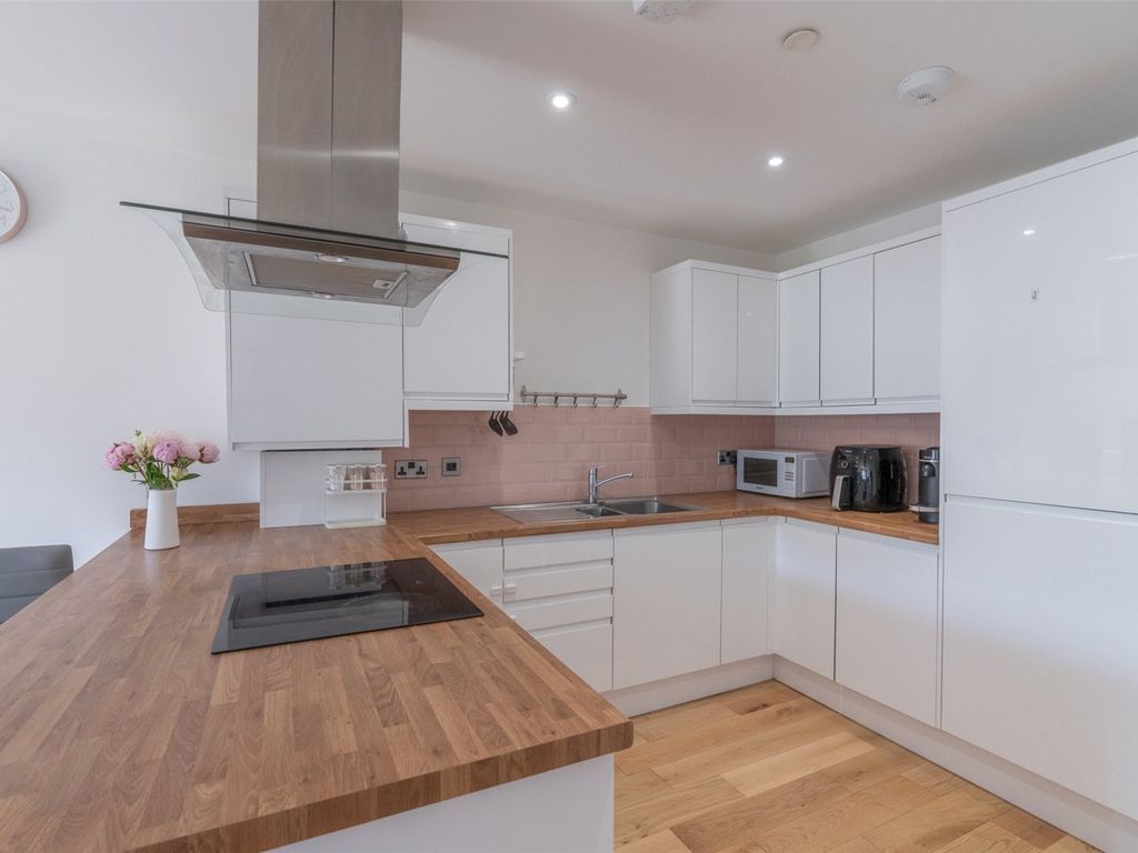 Flat 34, Sunnybank Place, Edinburgh EH7  