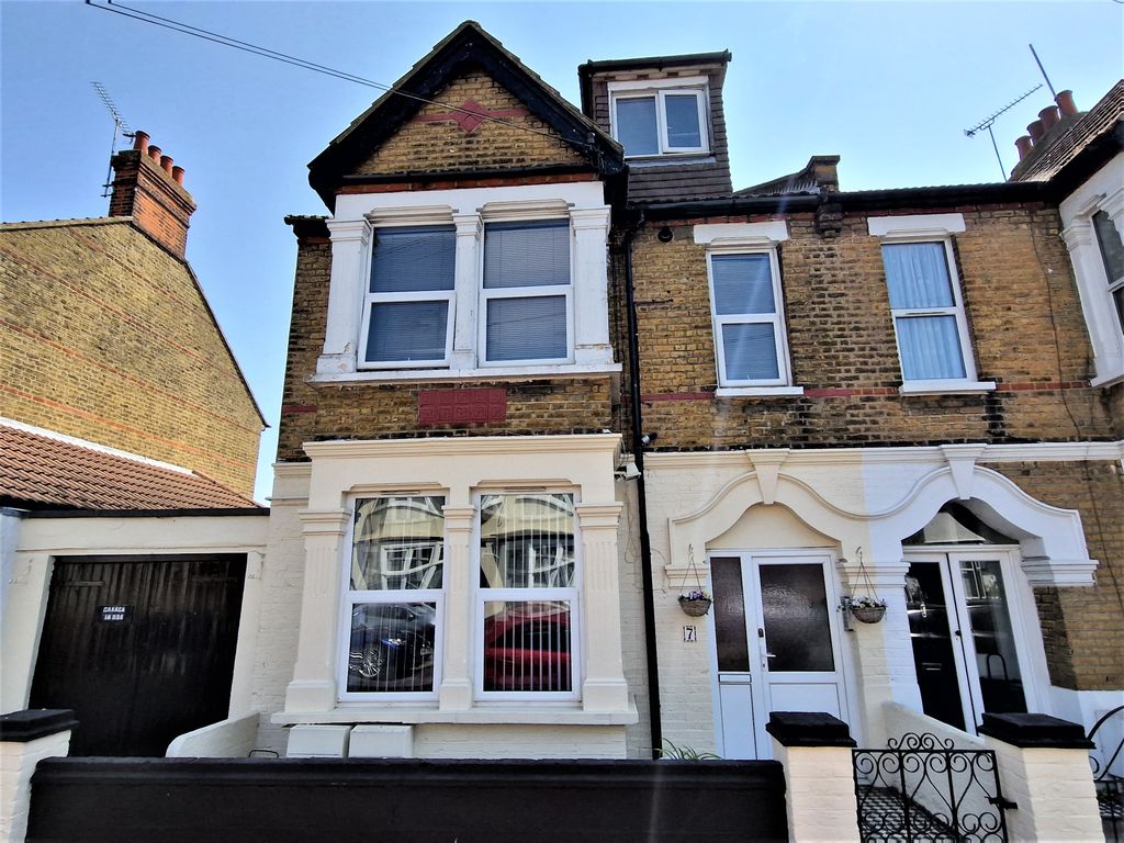 1 bed flat to rent in St. Park Avenue, WestcliffOnSea SS0