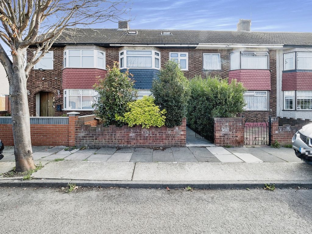 4 bed terraced house for sale in South Hall Drive, Rainham RM13, £