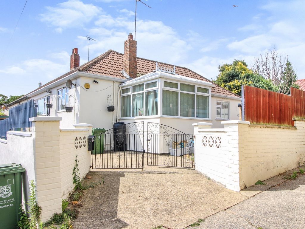 2 bed bungalow for sale in Blackwall Reach, Gorleston, Great Yarmouth