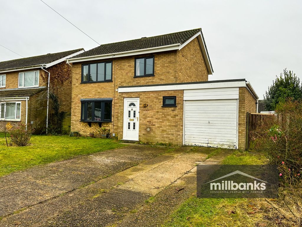 3 bed detached house for sale in Besthorpe Road, Attleborough NR17, £