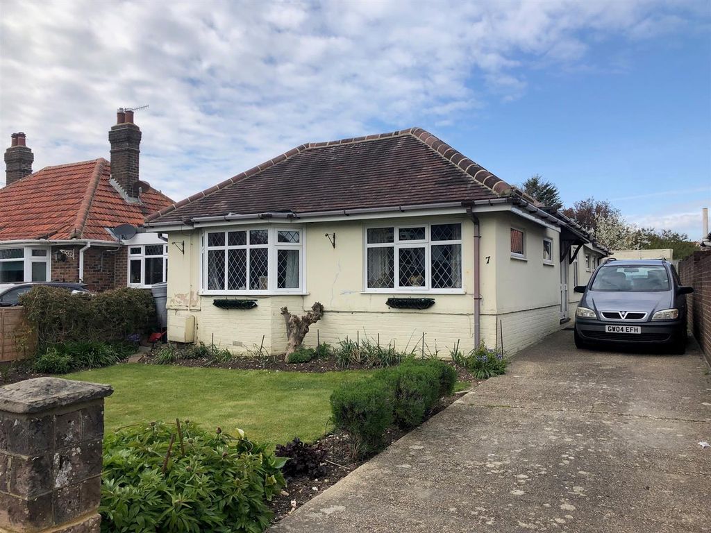 4 bed detached bungalow for sale in Leighton Avenue, Broadwater
