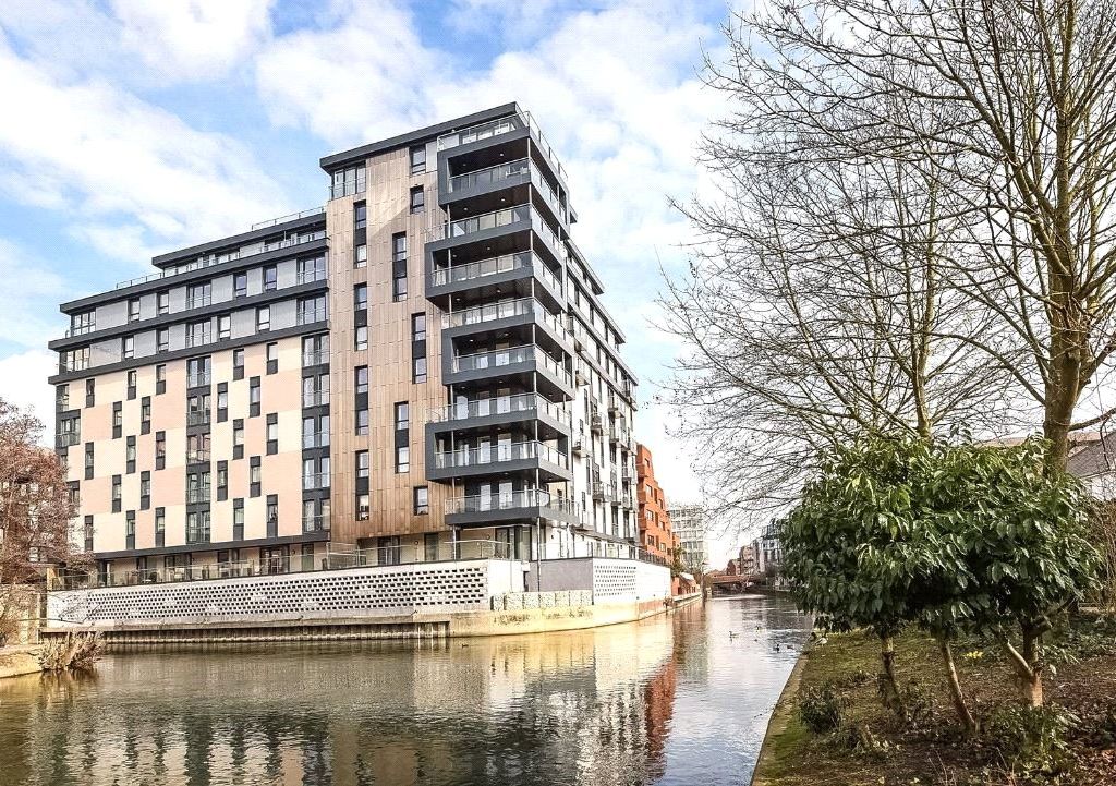 2 bed flat for sale in Kings Road, Reading, Berkshire RG1, £350,000