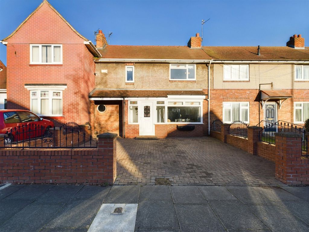 3 bed terraced house for sale in The Quadrant, North Shields NE29, £