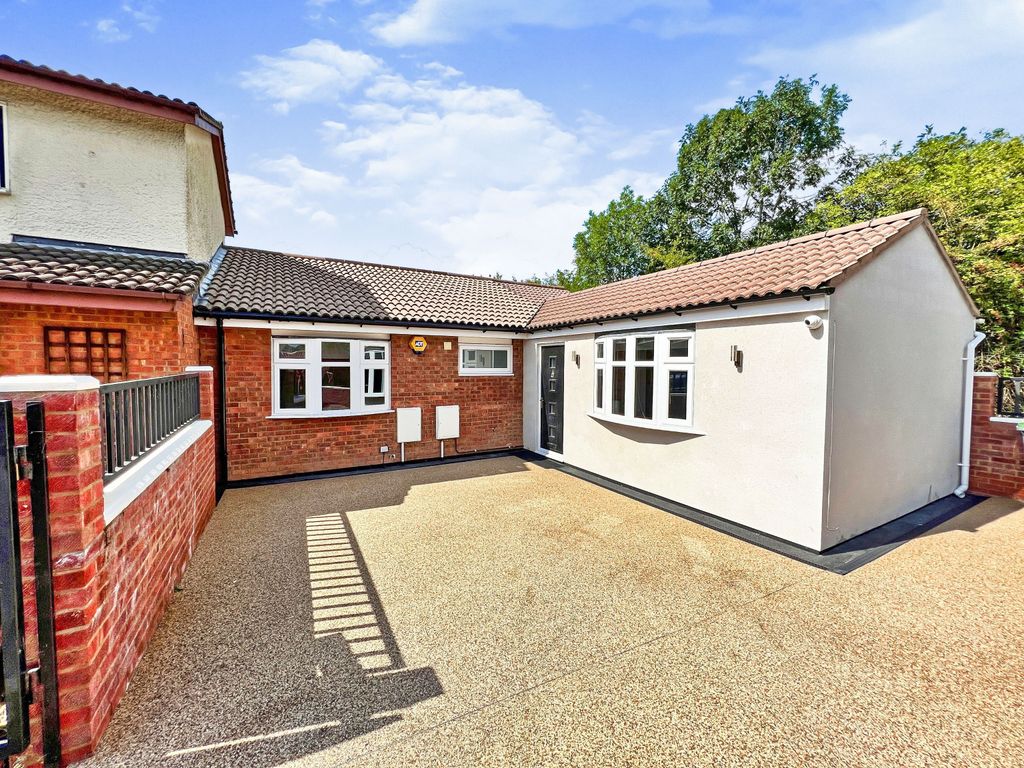 3 bed bungalow for sale in Tinsley Close, Clapham, Bedford MK41 Zoopla