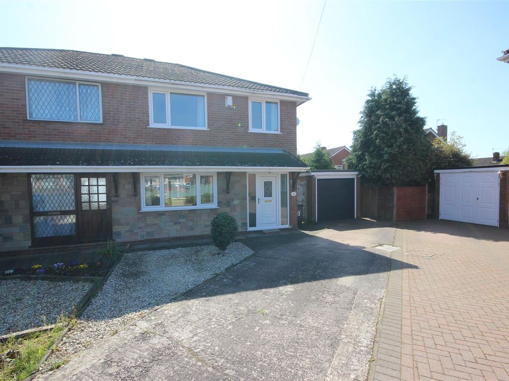 3 bed semidetached house to rent in Margaret Close, Brierley Hill