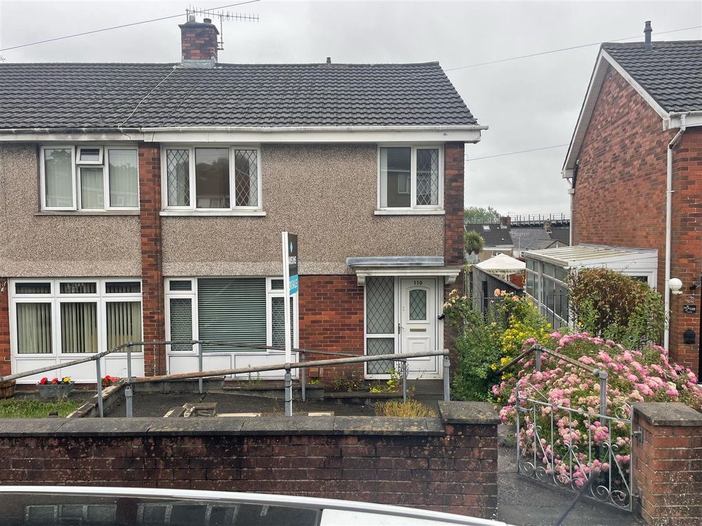 3 bed semidetached house for sale in Glyncollen Crescent,