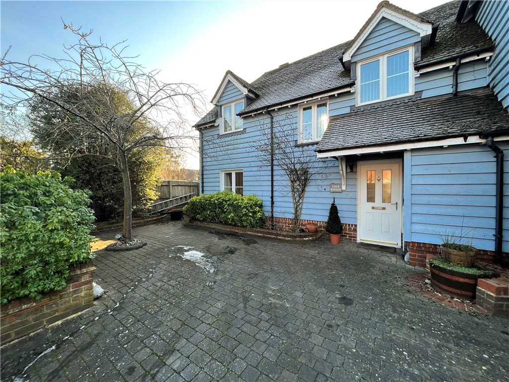 3 bed semidetached house for sale in Low Lane, Badshot Lea, Farnham