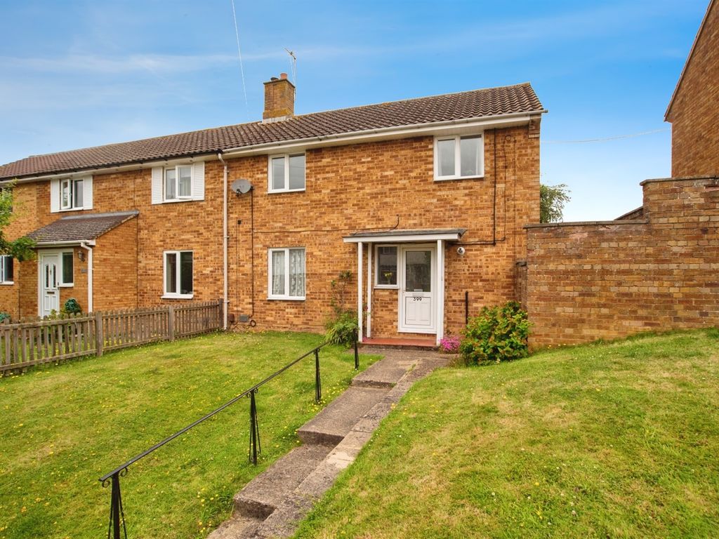2 bed semidetached house for sale in Long Chaulden, Hemel Hempstead