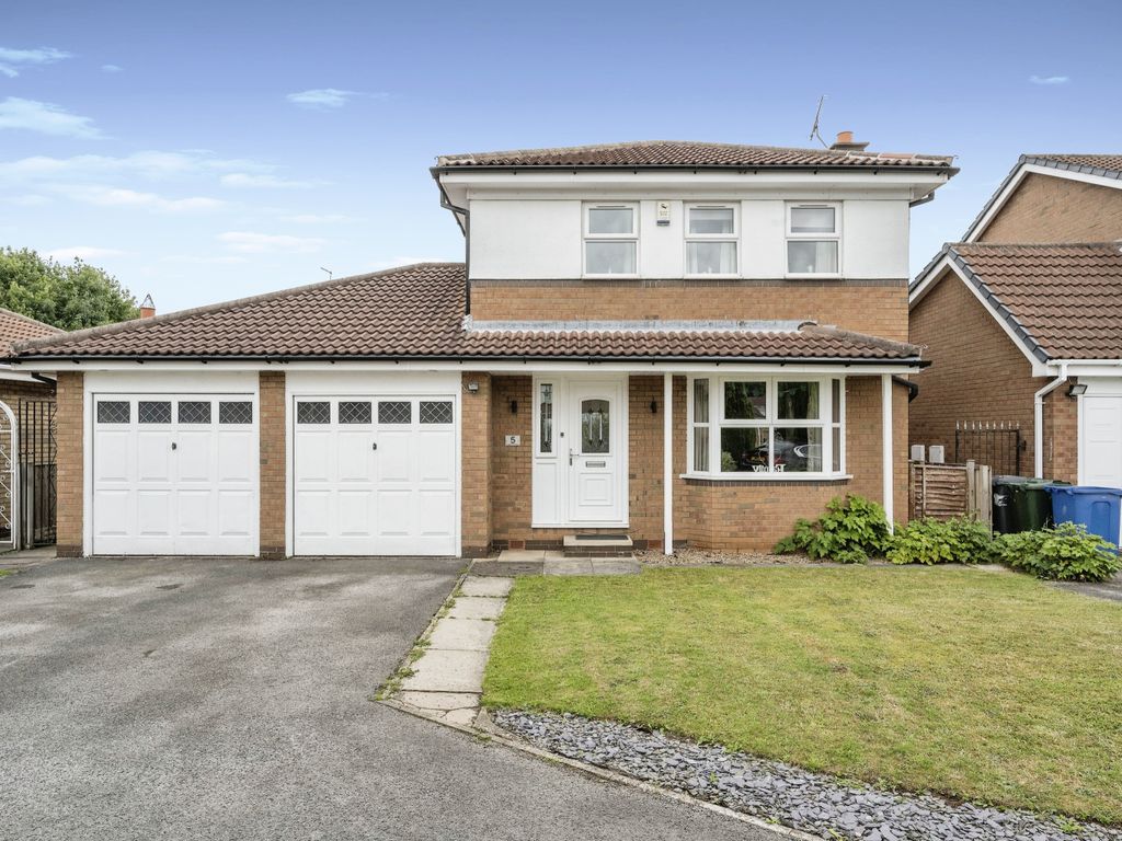 4 bed detached house for sale in Fullerton Close, Skellow, Doncaster