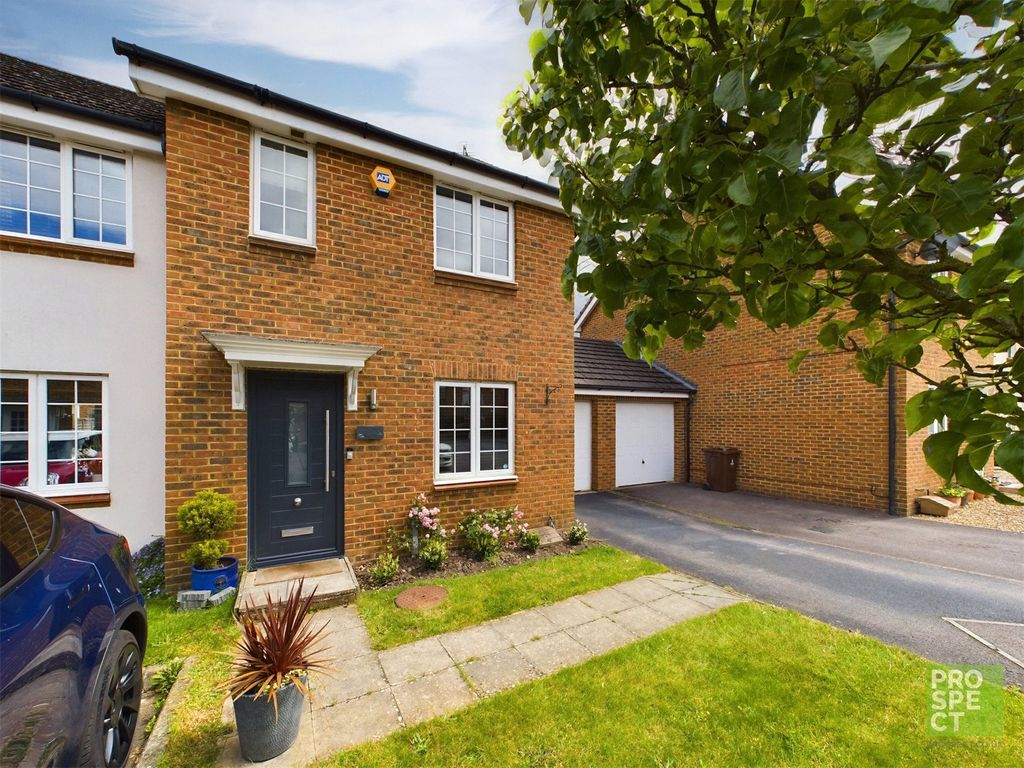 3 bed end terrace house for sale in Dunstans Drive, Winnersh, Wokingham, Berkshire RG41, £