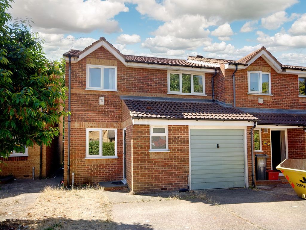 4 bed semidetached house for sale in Burket Close, Southall UB2 Zoopla