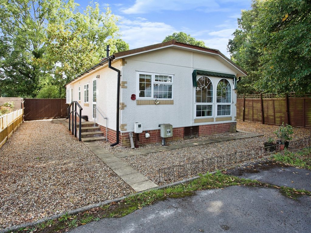 2 bed mobile/park home for sale in Woodview Park, Curdridge