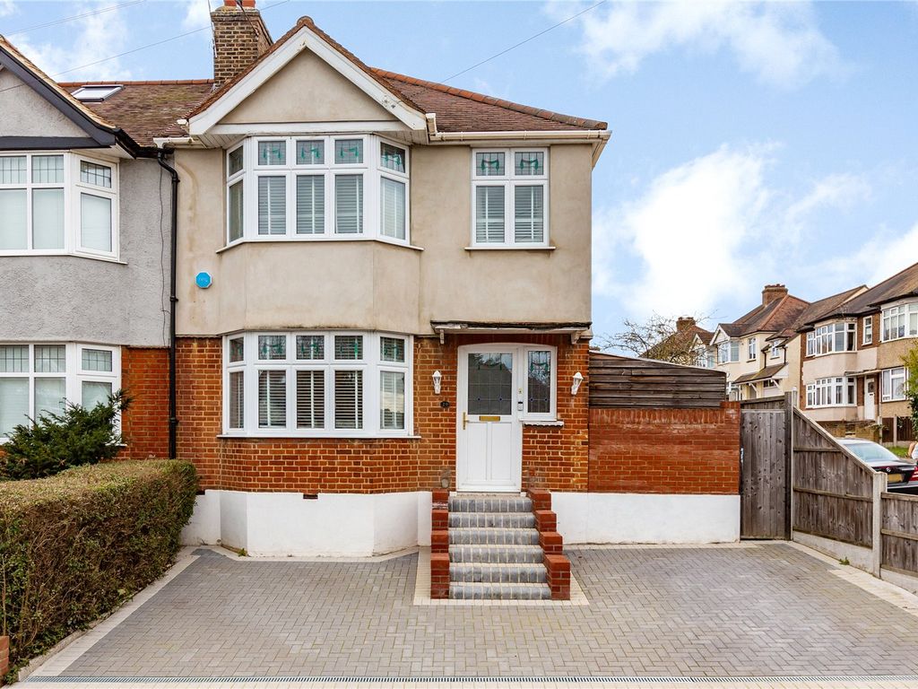 3 bed end terrace house for sale in Avenue, Hornchurch RM11