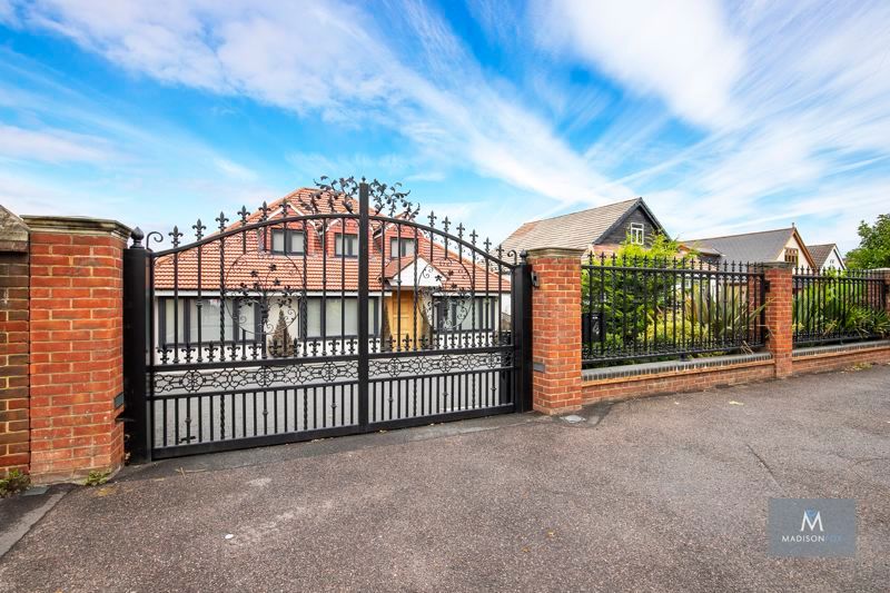 5 bed detached bungalow for sale in Manor Road, Chigwell IG7 Zoopla