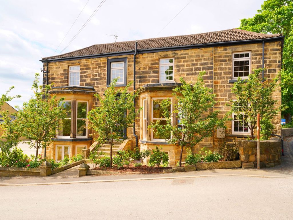 4 bed detached house for sale in High Ackworth, Pontefract WF7, £