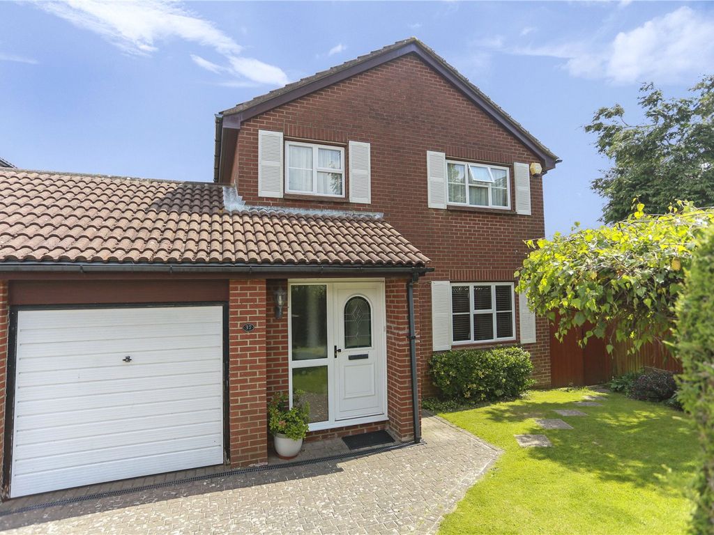 4 bed link detached house for sale in Tophill Close, Portslade