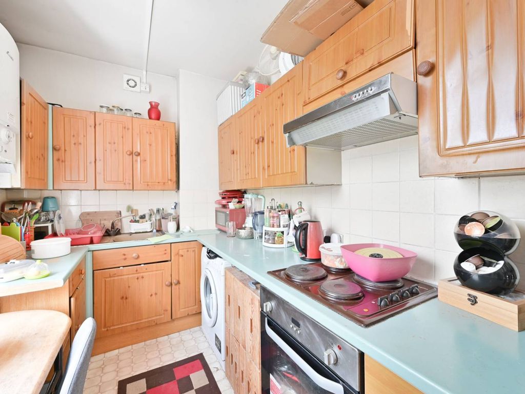 Studio to rent in .Bensham Manor Road, Thornton Heath CR7 Zoopla