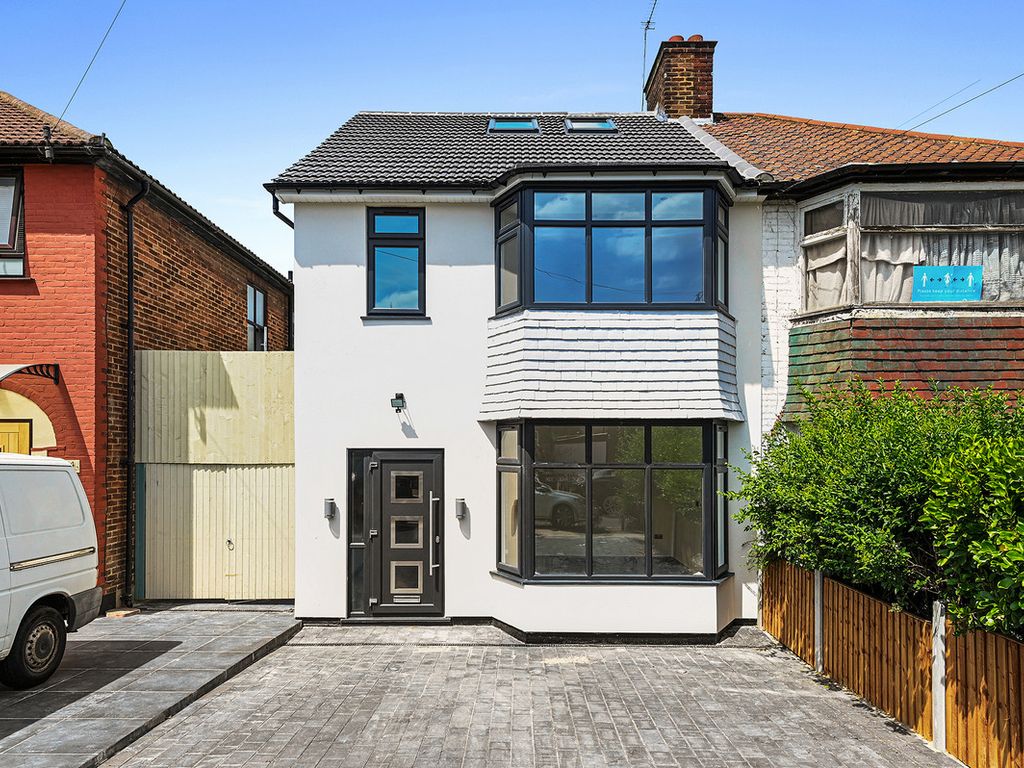 New home, 4 bed semidetached house for sale in Cheviot Gardens, London
