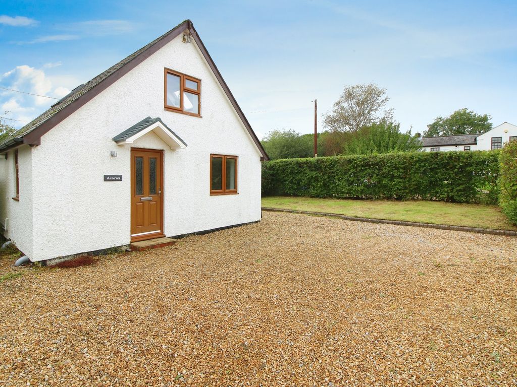 1 bed detached house for sale in Little Bull Lane, Waltham Chase