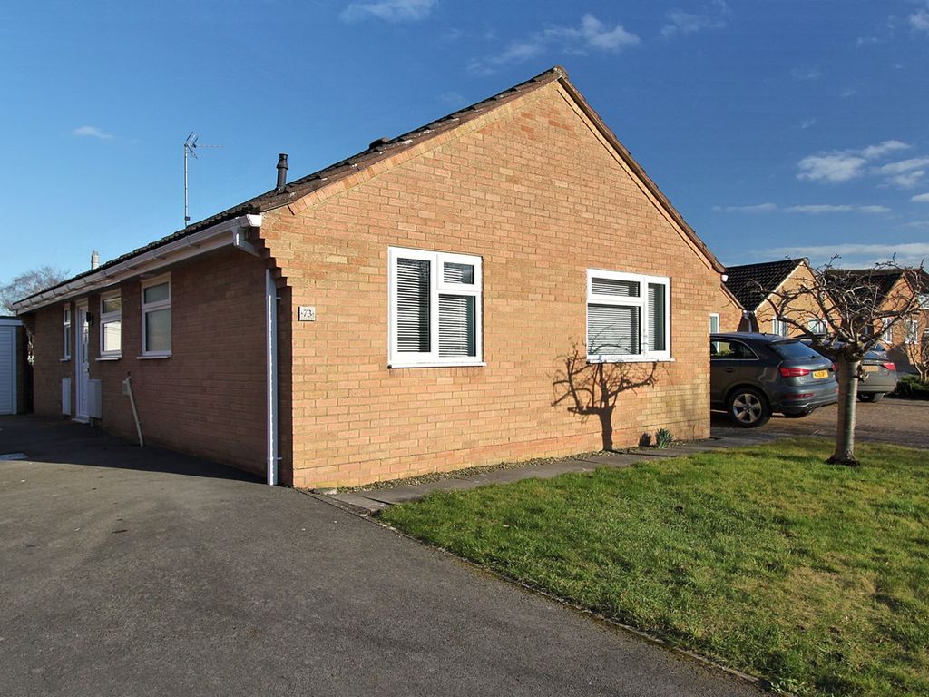 3 bed detached bungalow for sale in Swallow Park, Thornbury, South