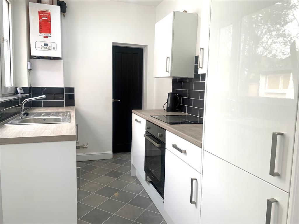 3 bed property to rent in Fox Grove, Old Basford, Nottingham NG5, £950