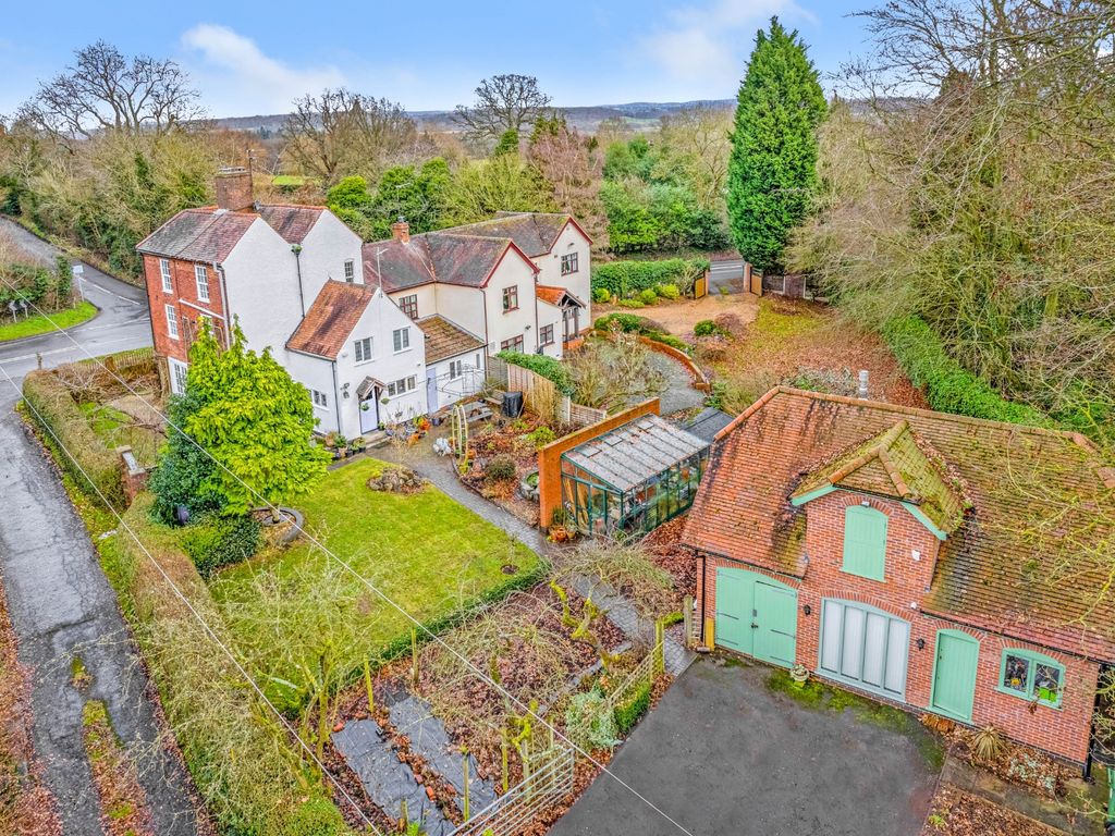 4 bed semidetached house for sale in Bridgnorth Road, Stourton