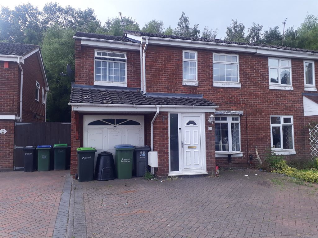 4 bed semidetached house for sale in Belmont Close, Tipton DY4, £