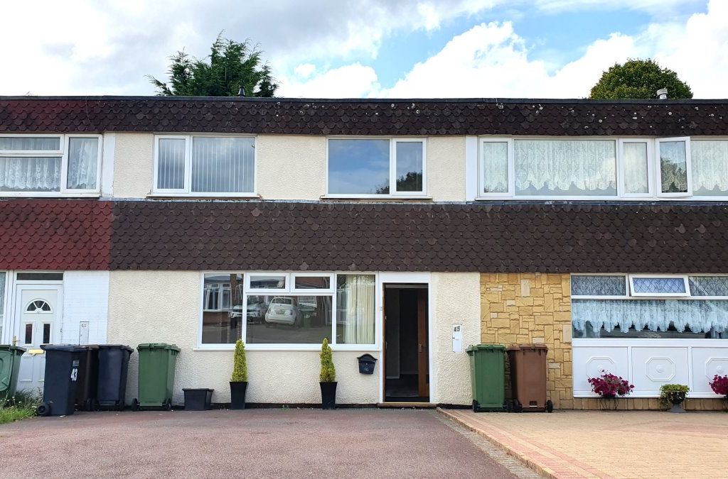 3 bed terraced house to rent in Foredrove Lane, Solihull B92, £1,300