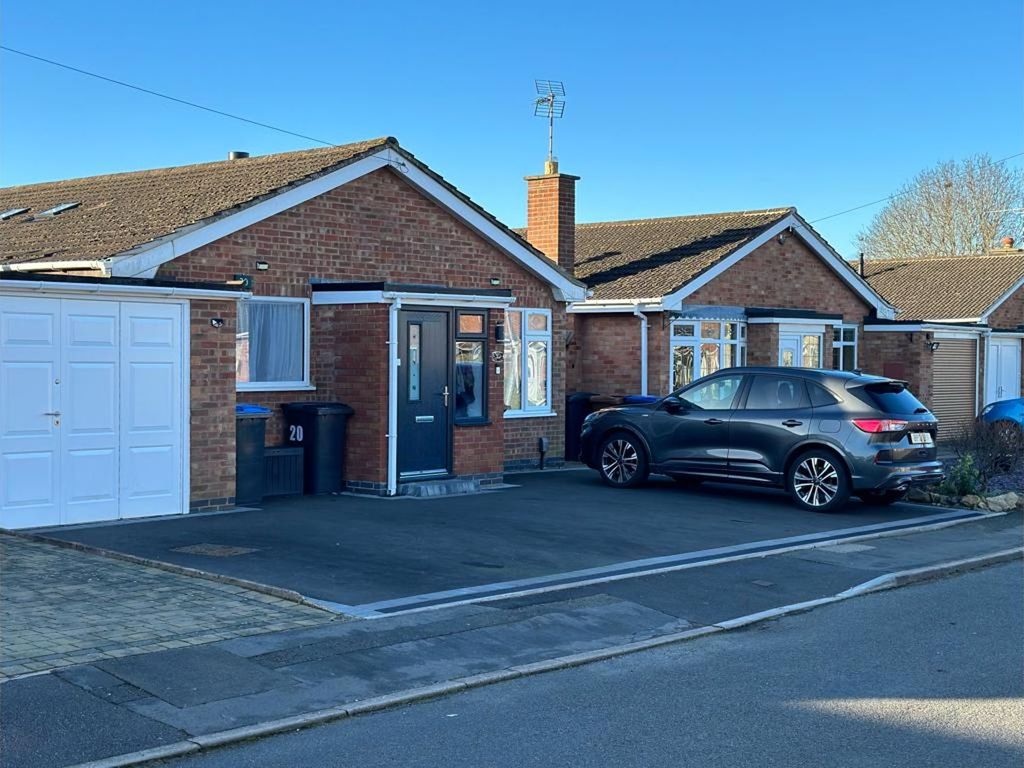 3 bed detached bungalow for sale in Middlefield Close, Hinckley LE10, £
