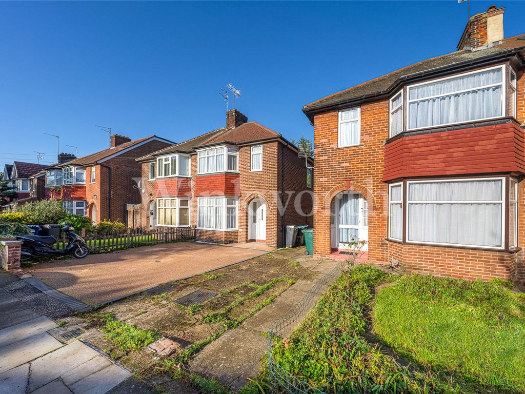 3 bed semidetached house for sale in Chiltern Gardens, London NW2 Zoopla