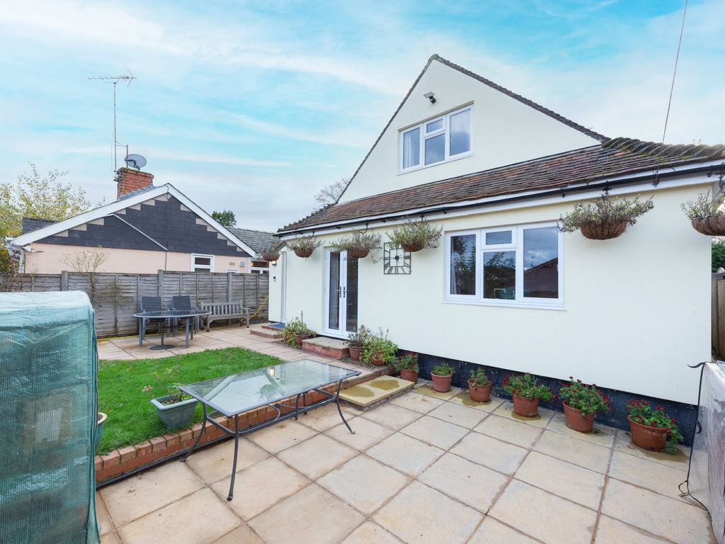 4 bed semidetached house for sale in Potley Hill Road, Yateley GU46, £