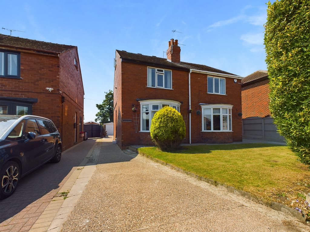 3 bed semidetached house for sale in West End Road, Norton, Doncaster