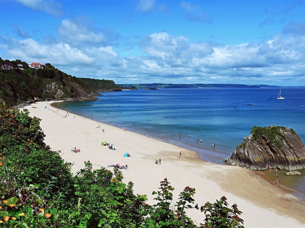 2 bed flat for sale in 5 Sunny Cove, The Croft, Tenby SA70, £495,000