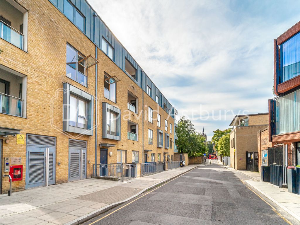 2 bed flat for sale in Corsica Street, Highbury, London N5, £700,000