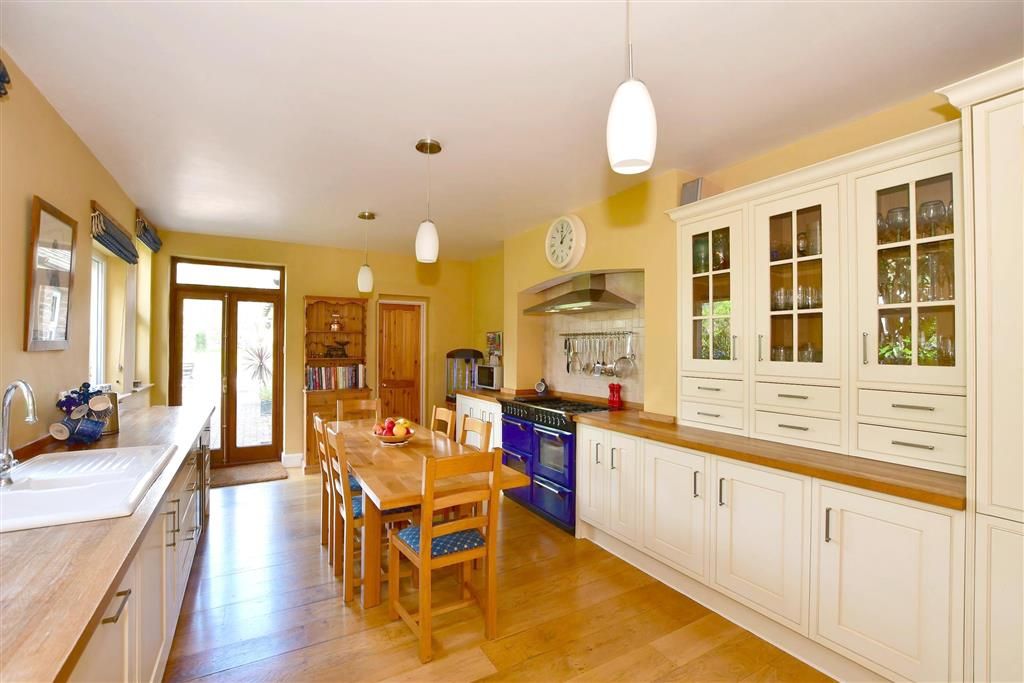 5 bed semidetached house for sale in Crowborough Hill, Crowborough