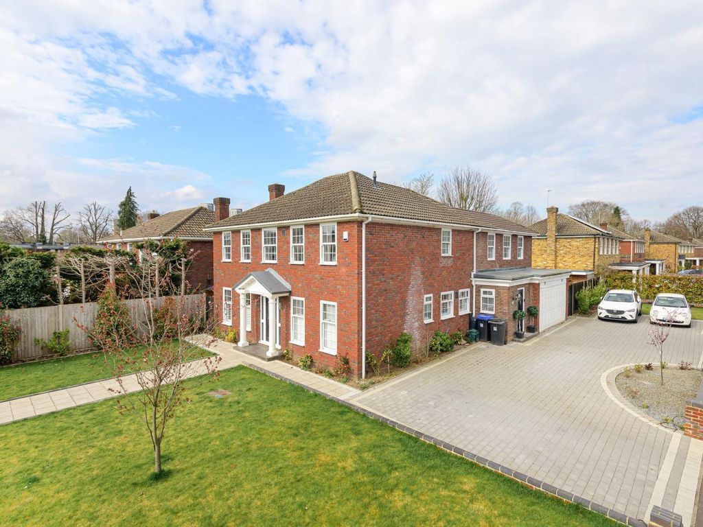 Heathside Gardens Woking GU22  