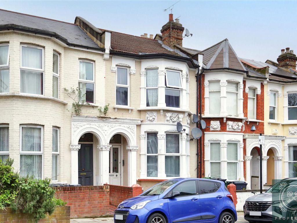 4 bed terraced house for sale in Cavendish Road, London N4, £925,000