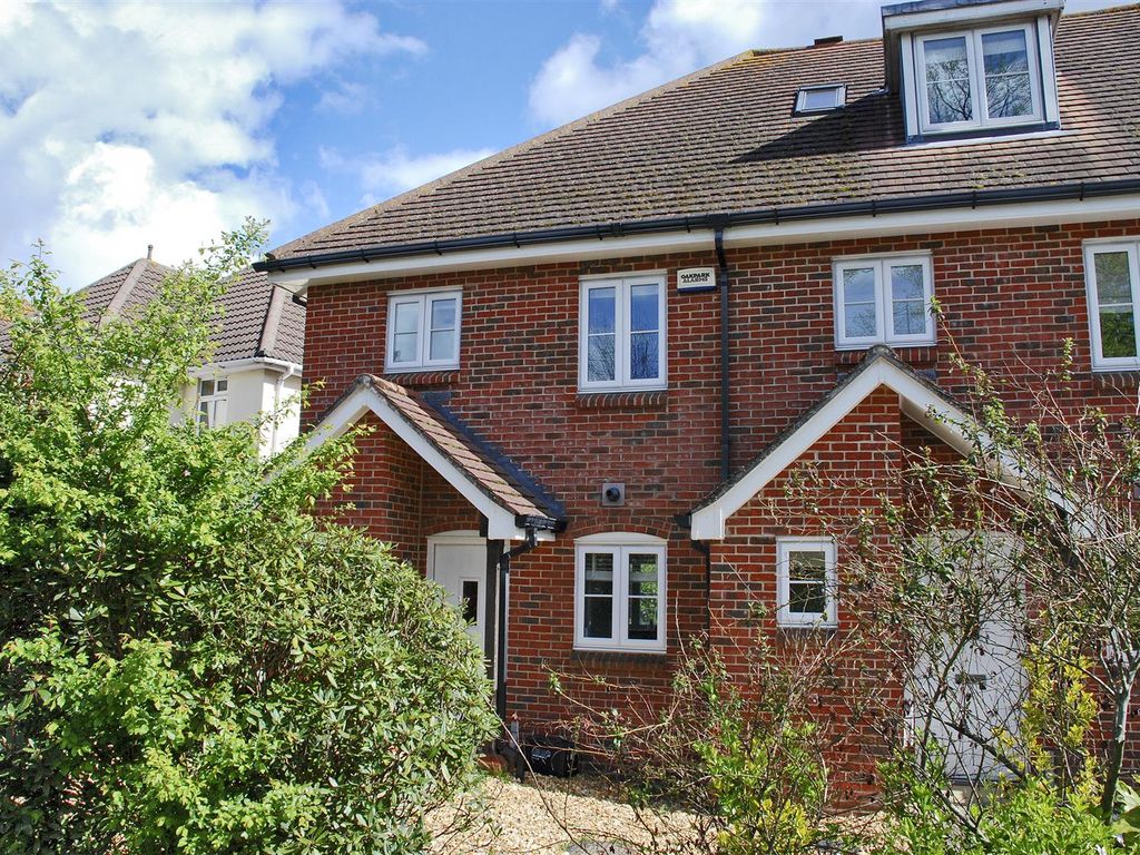 2 bed end terrace house to rent in Ramley Road, Pennington, Lymington